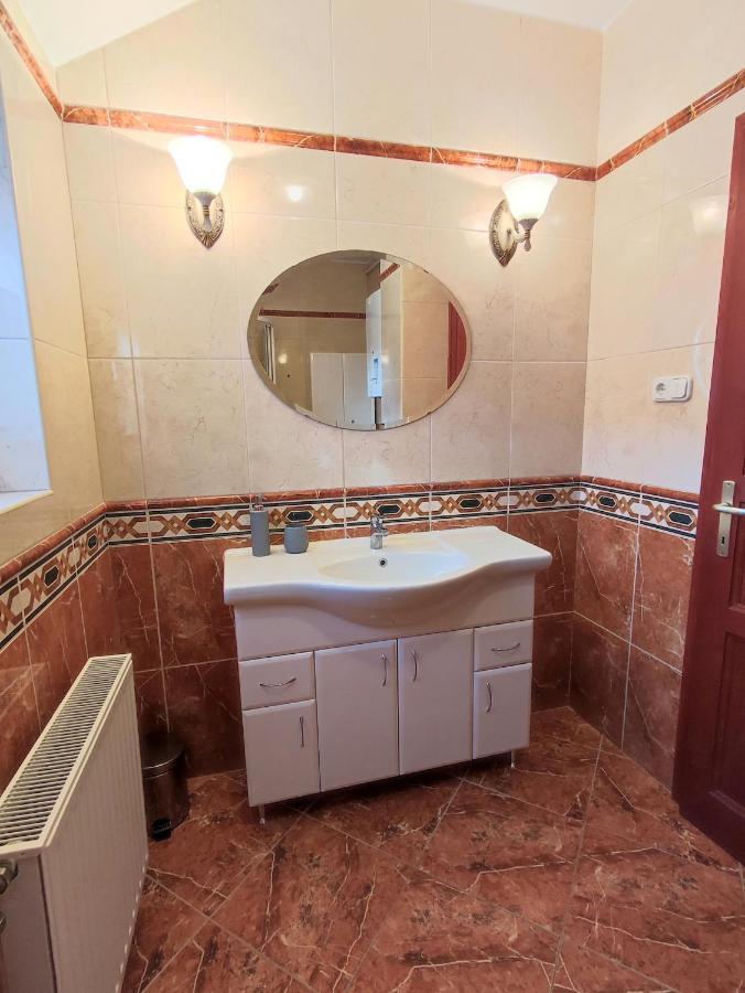 Arnyas Apartmanhaz Балатонлеле Екстериор снимка