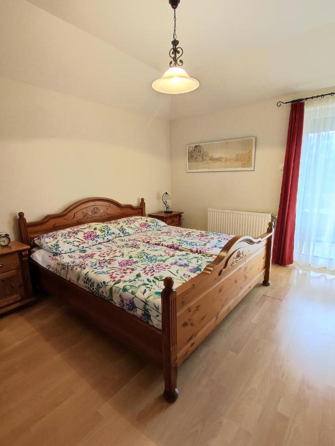 Arnyas Apartmanhaz Балатонлеле Екстериор снимка