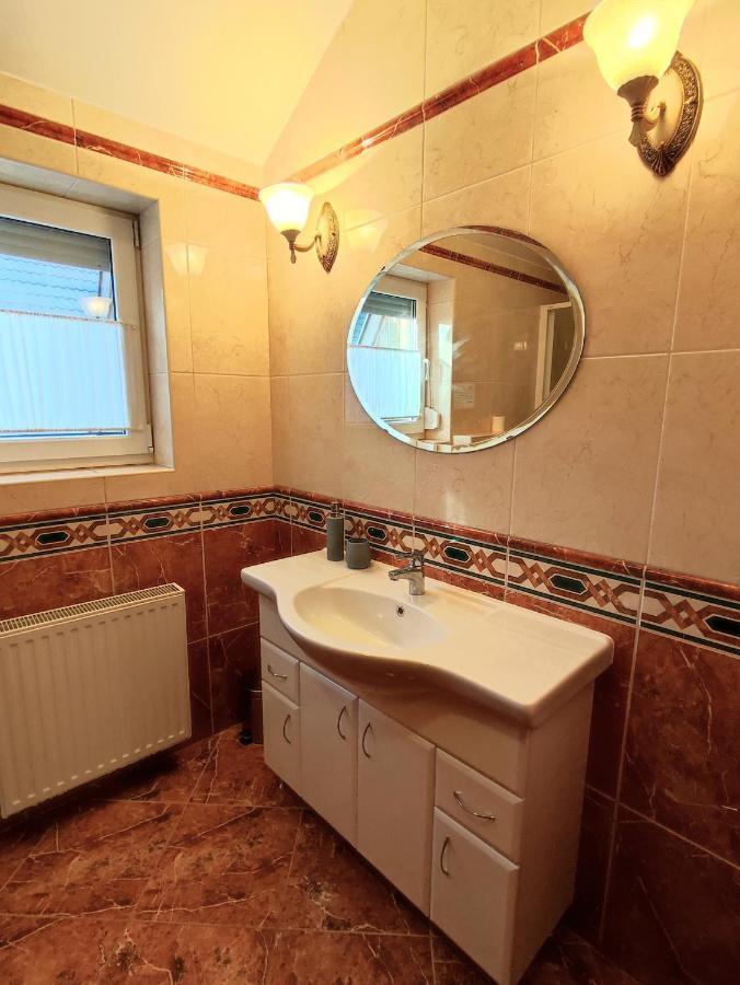 Arnyas Apartmanhaz Балатонлеле Екстериор снимка