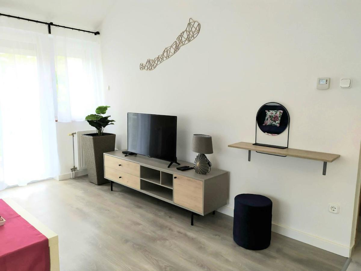 Arnyas Apartmanhaz Балатонлеле Екстериор снимка